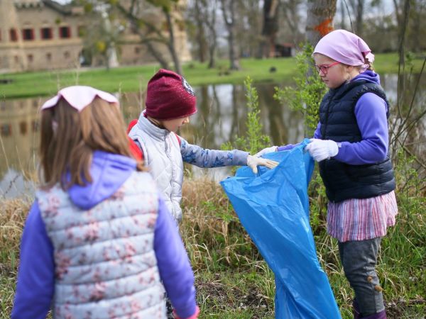 Uklízeli jsme Lednici v rámci akce Ukliďme Česko