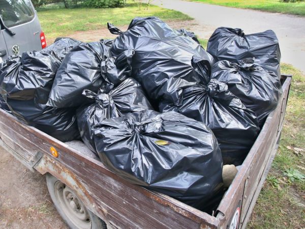 Uklizeli jsme zámecký park v rámci akce UKliďme Česko